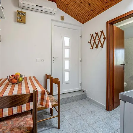 1 Bedroom Gorgeous In Lejlighed Medulin